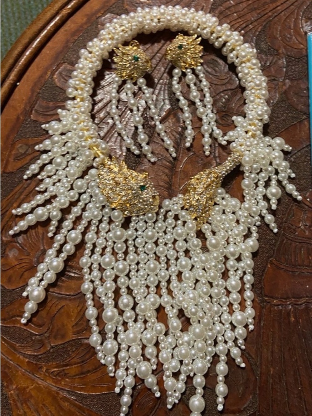 Elegant Fanstar White Pearl Fringe Necklace and Earrings Set with Gold Accents